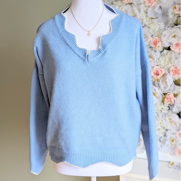 Vintage Blue Scallop Ruffle V-Neck Sweater Size Large - Picture 2 of 6